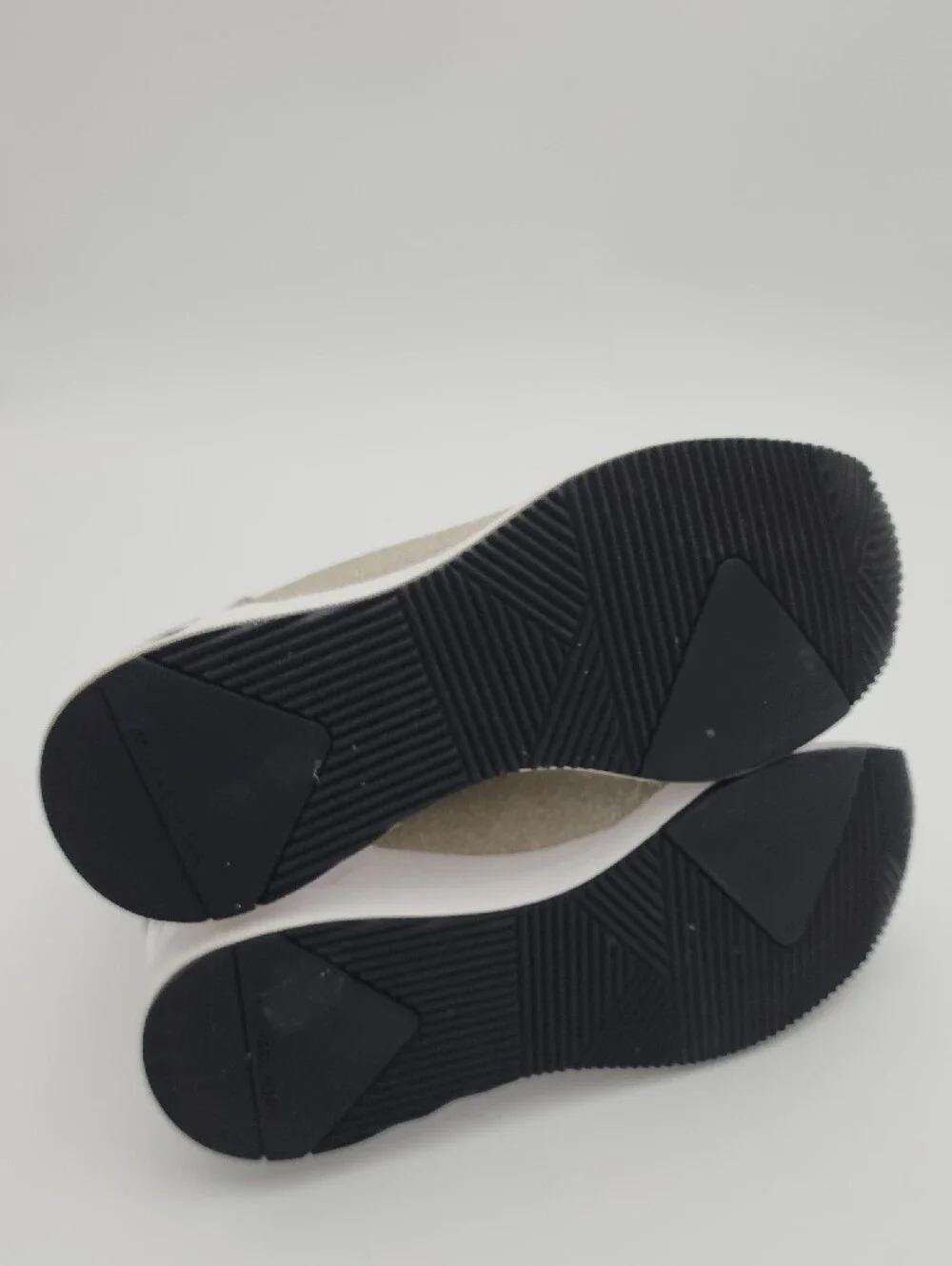 Michael Kors Size 6 Women's Metallic Knit Slip-On Sneakers‎ - Gold And Silver
